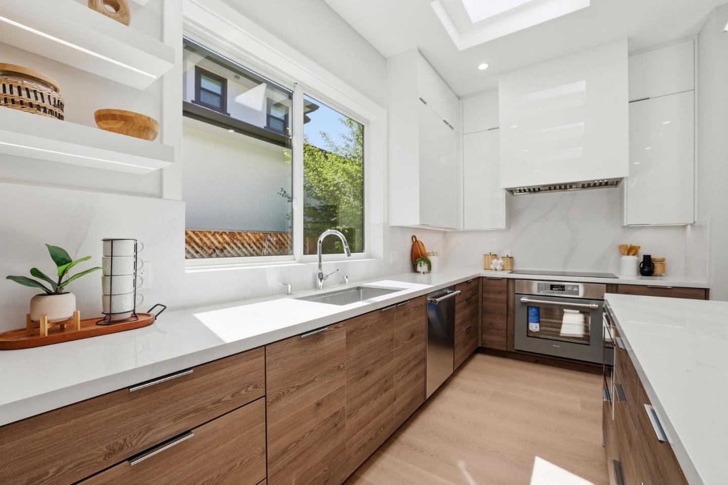 Detail Gallery Image 8 of 43 For 10536 S Tantau Ave, Cupertino,  CA 95014 - 6 Beds | 5 Baths