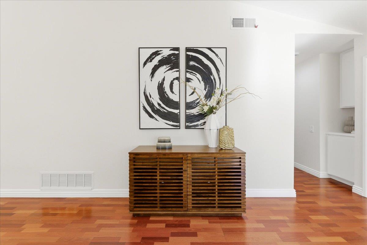 Detail Gallery Image 14 of 72 For 32 Lido Cir, Redwood City,  CA 94065 - 2 Beds | 2 Baths