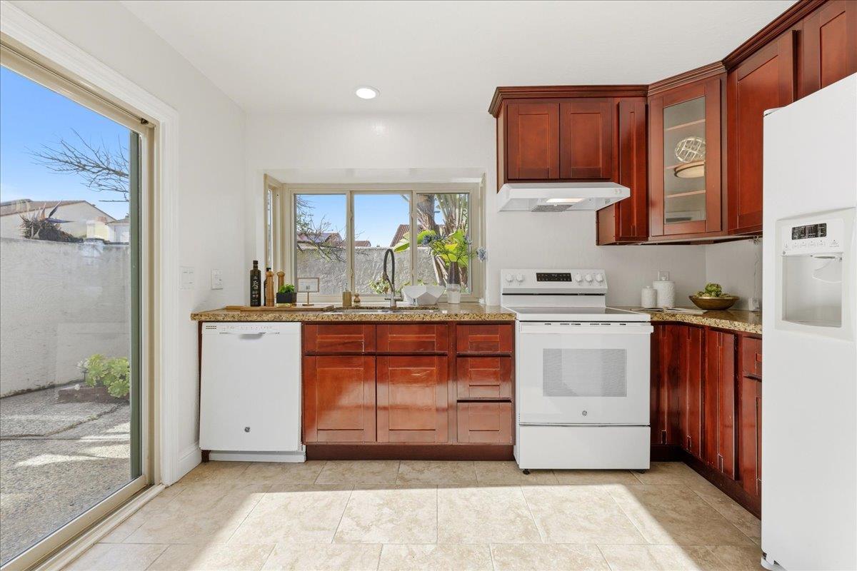 Detail Gallery Image 29 of 72 For 32 Lido Cir, Redwood City,  CA 94065 - 2 Beds | 2 Baths