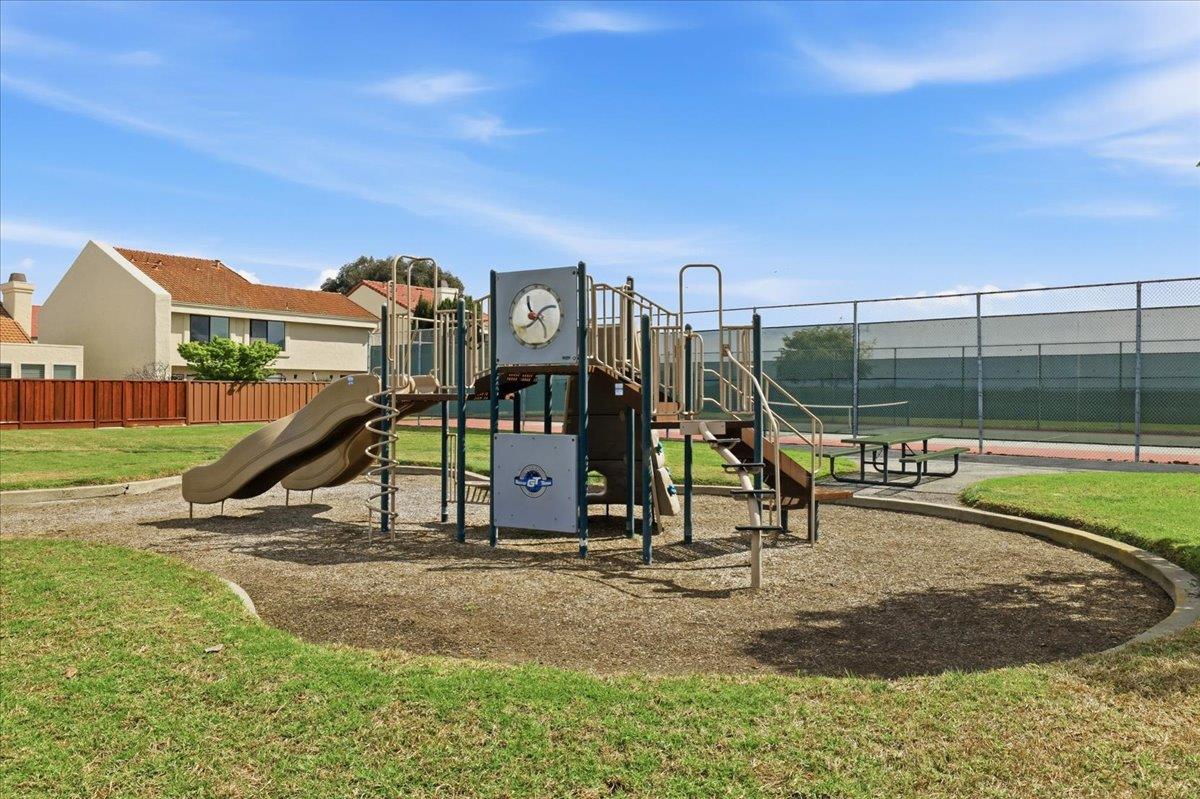 Detail Gallery Image 61 of 72 For 32 Lido Cir, Redwood City,  CA 94065 - 2 Beds | 2 Baths