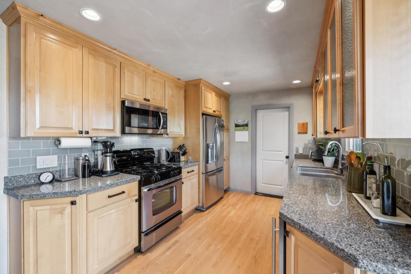 Detail Gallery Image 10 of 46 For 217 Edinburgh Ave, Monterey,  CA 93940 - 2 Beds | 1 Baths