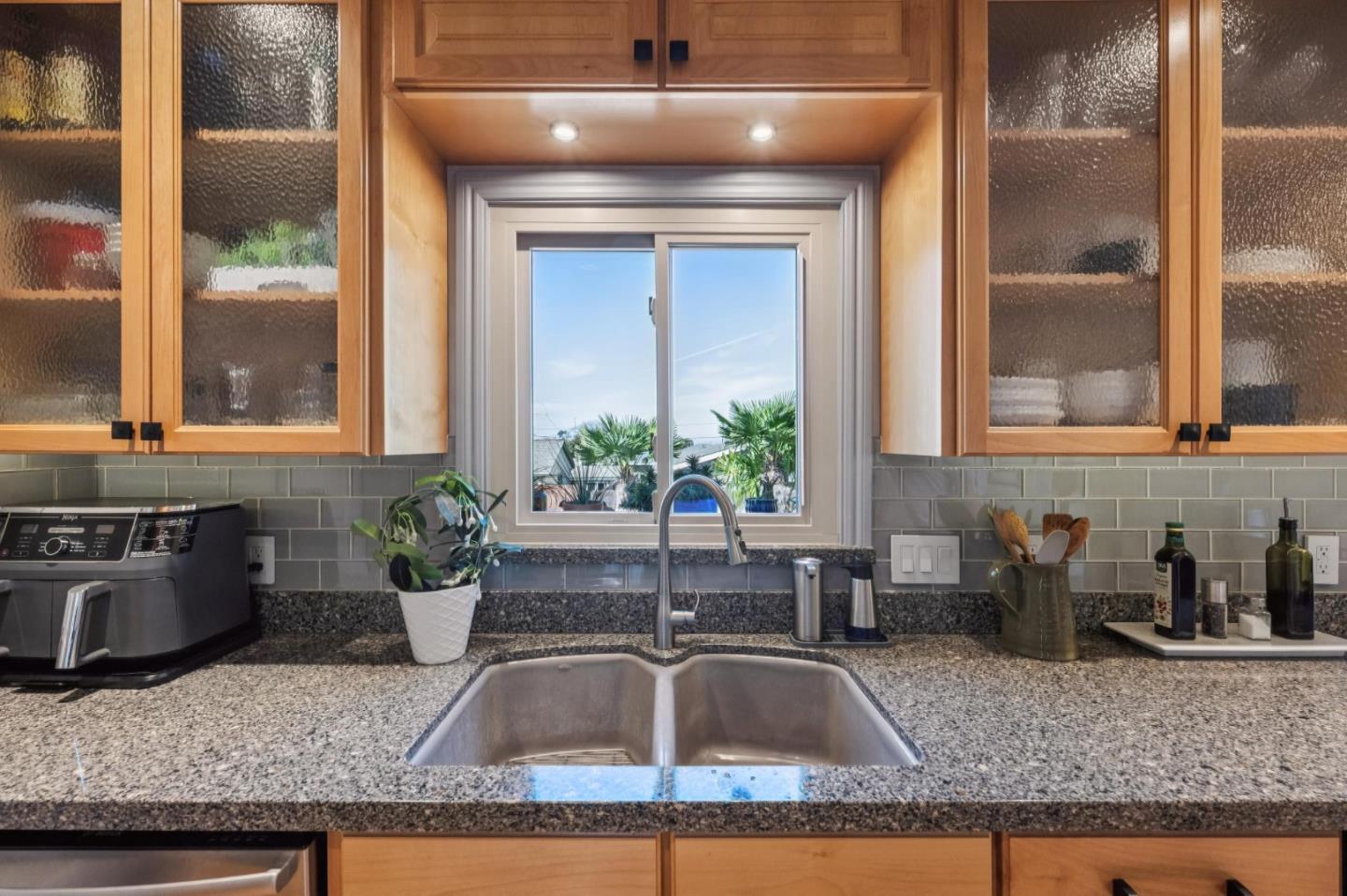 Detail Gallery Image 12 of 46 For 217 Edinburgh Ave, Monterey,  CA 93940 - 2 Beds | 1 Baths