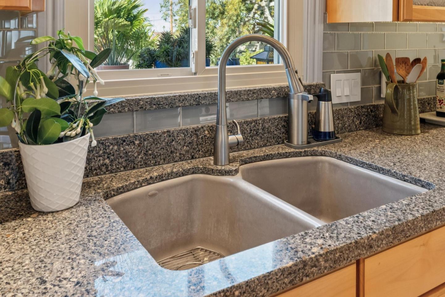 Detail Gallery Image 13 of 46 For 217 Edinburgh Ave, Monterey,  CA 93940 - 2 Beds | 1 Baths