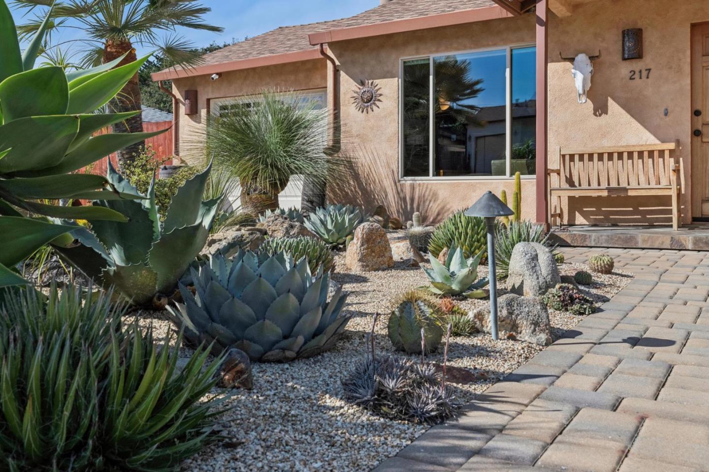 Detail Gallery Image 3 of 46 For 217 Edinburgh Ave, Monterey,  CA 93940 - 2 Beds | 1 Baths