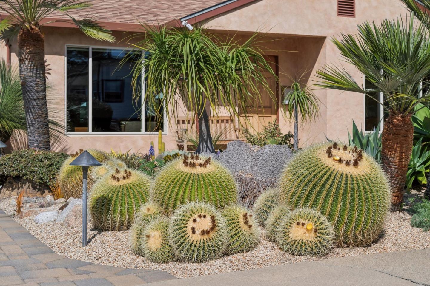 Detail Gallery Image 4 of 46 For 217 Edinburgh Ave, Monterey,  CA 93940 - 2 Beds | 1 Baths