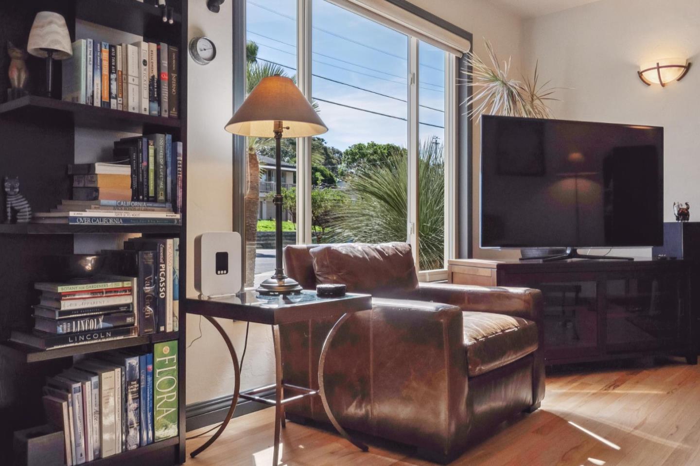 Detail Gallery Image 7 of 46 For 217 Edinburgh Ave, Monterey,  CA 93940 - 2 Beds | 1 Baths