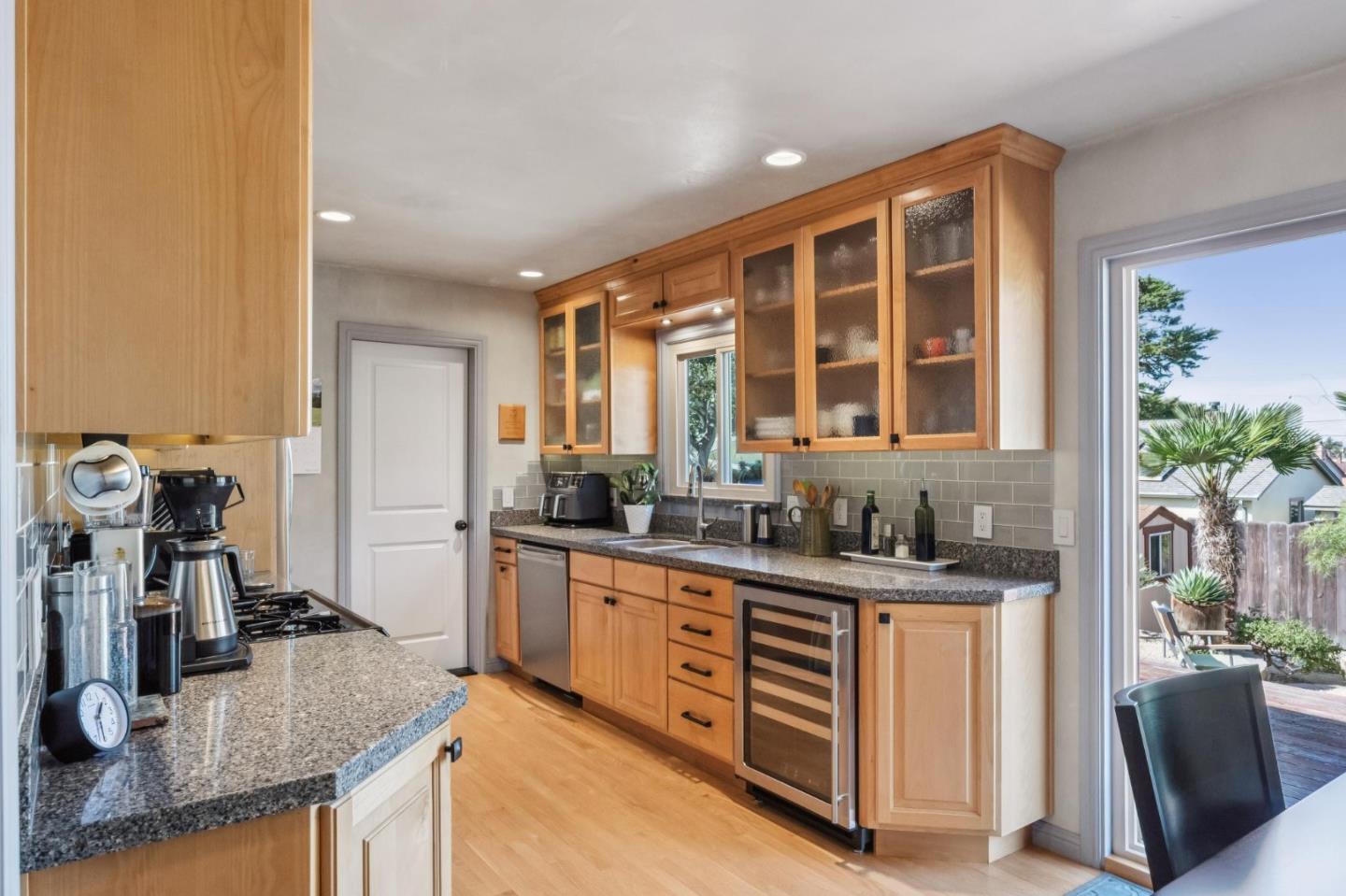 Detail Gallery Image 9 of 46 For 217 Edinburgh Ave, Monterey,  CA 93940 - 2 Beds | 1 Baths