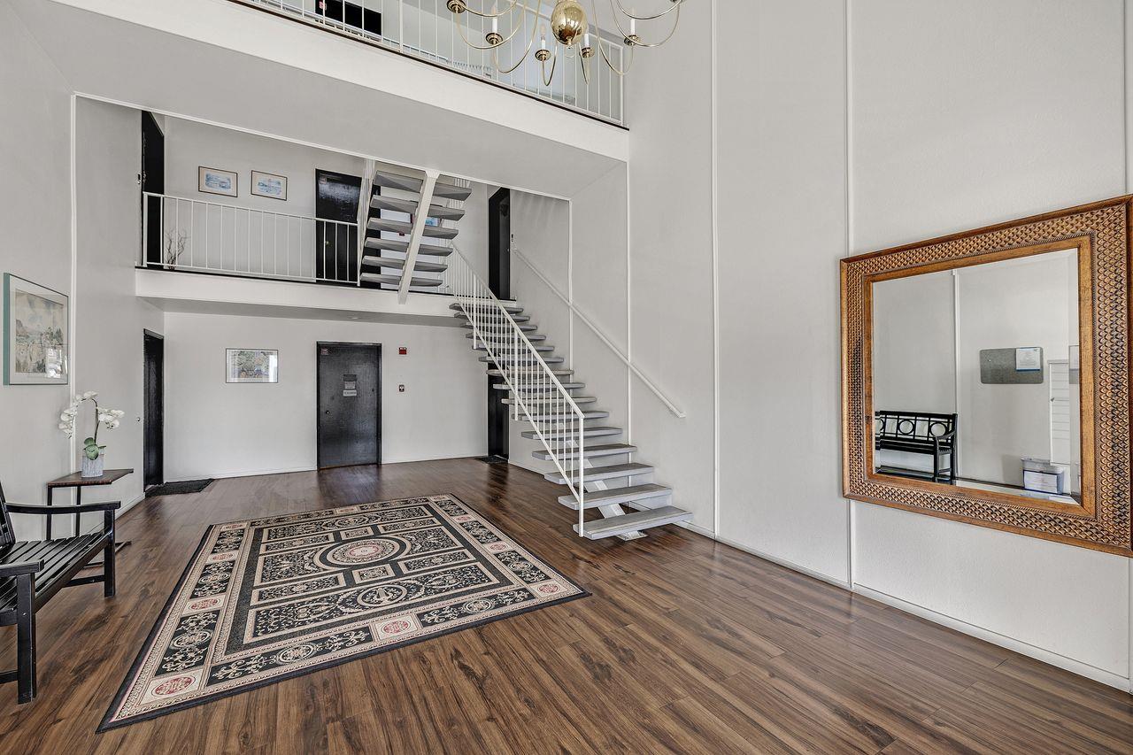 Detail Gallery Image 11 of 61 For 1945 Mount Vernon Ct #3,  Mountain View,  CA 94040 - 2 Beds | 2 Baths