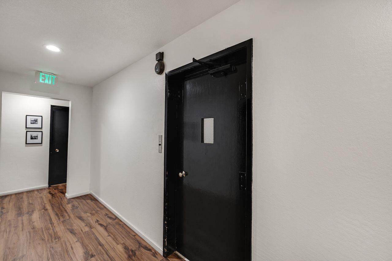Detail Gallery Image 13 of 61 For 1945 Mount Vernon Ct #3,  Mountain View,  CA 94040 - 2 Beds | 2 Baths