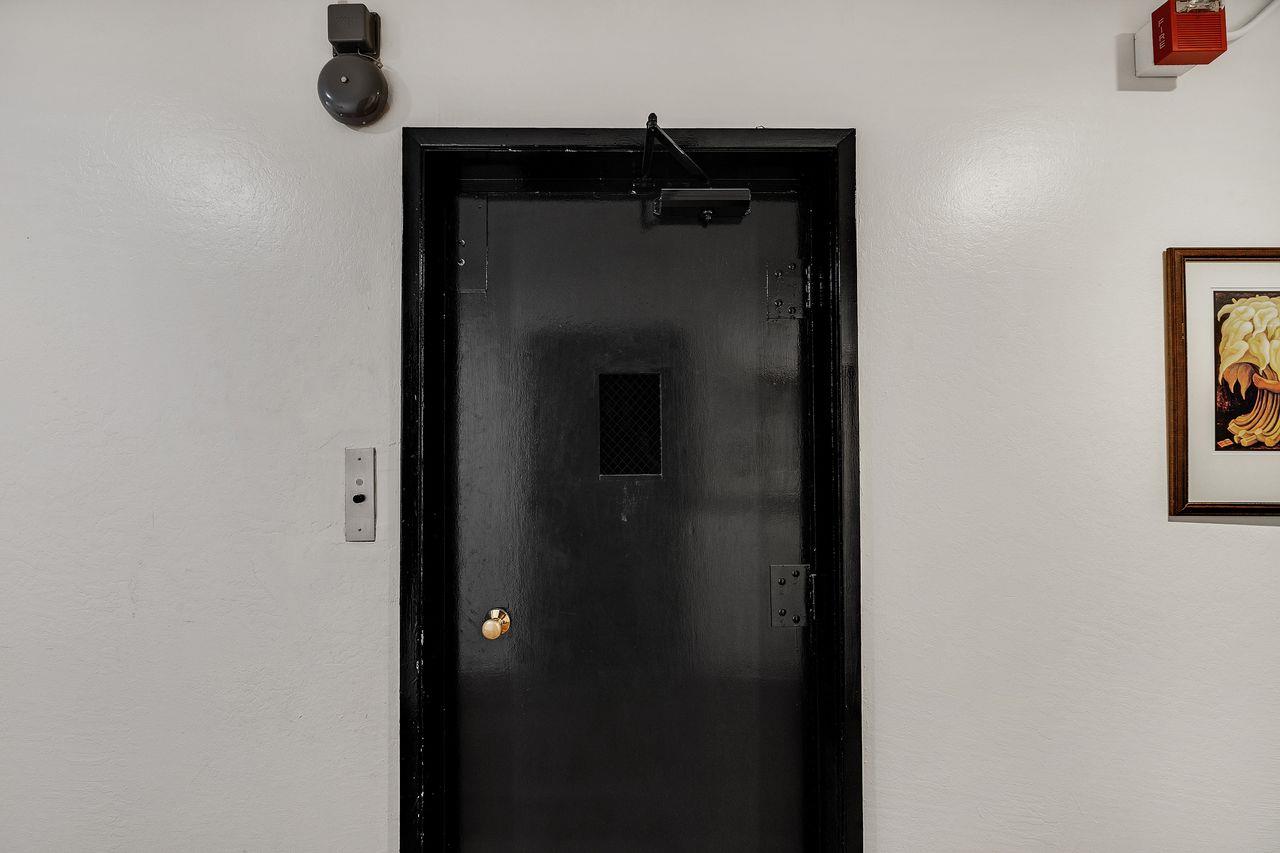 Detail Gallery Image 14 of 61 For 1945 Mount Vernon Ct #3,  Mountain View,  CA 94040 - 2 Beds | 2 Baths