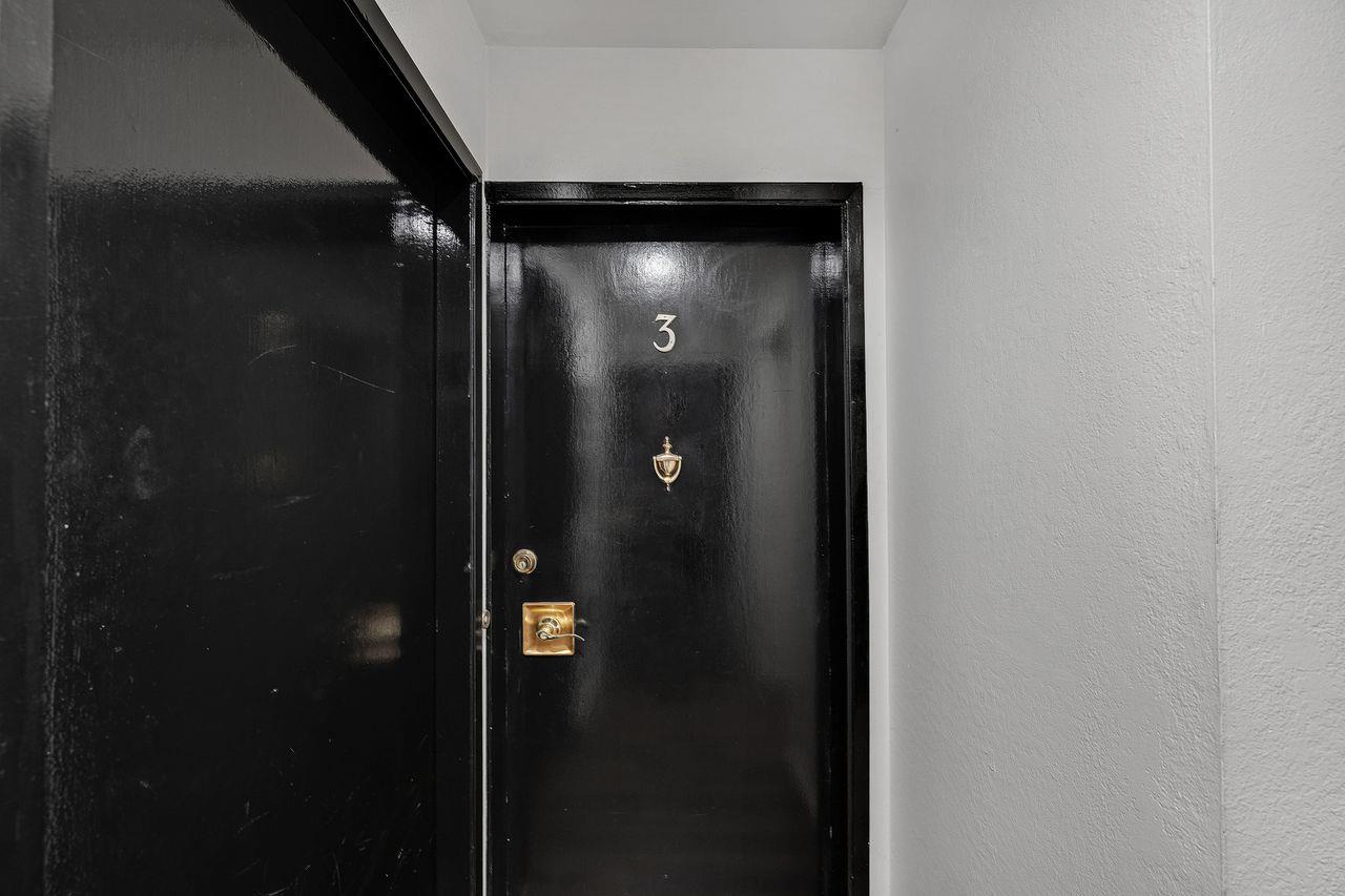 Detail Gallery Image 16 of 61 For 1945 Mount Vernon Ct #3,  Mountain View,  CA 94040 - 2 Beds | 2 Baths