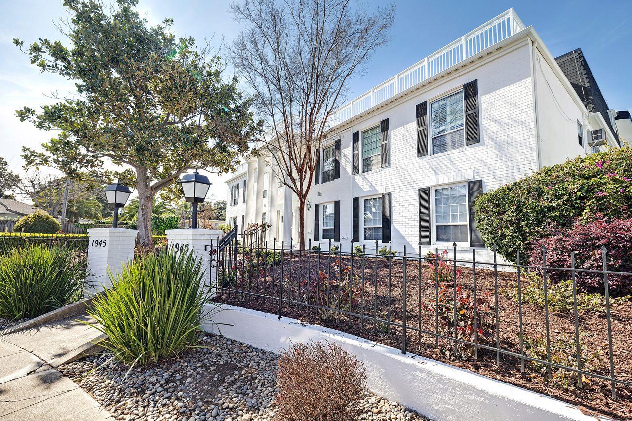 Detail Gallery Image 2 of 61 For 1945 Mount Vernon Ct #3,  Mountain View,  CA 94040 - 2 Beds | 2 Baths