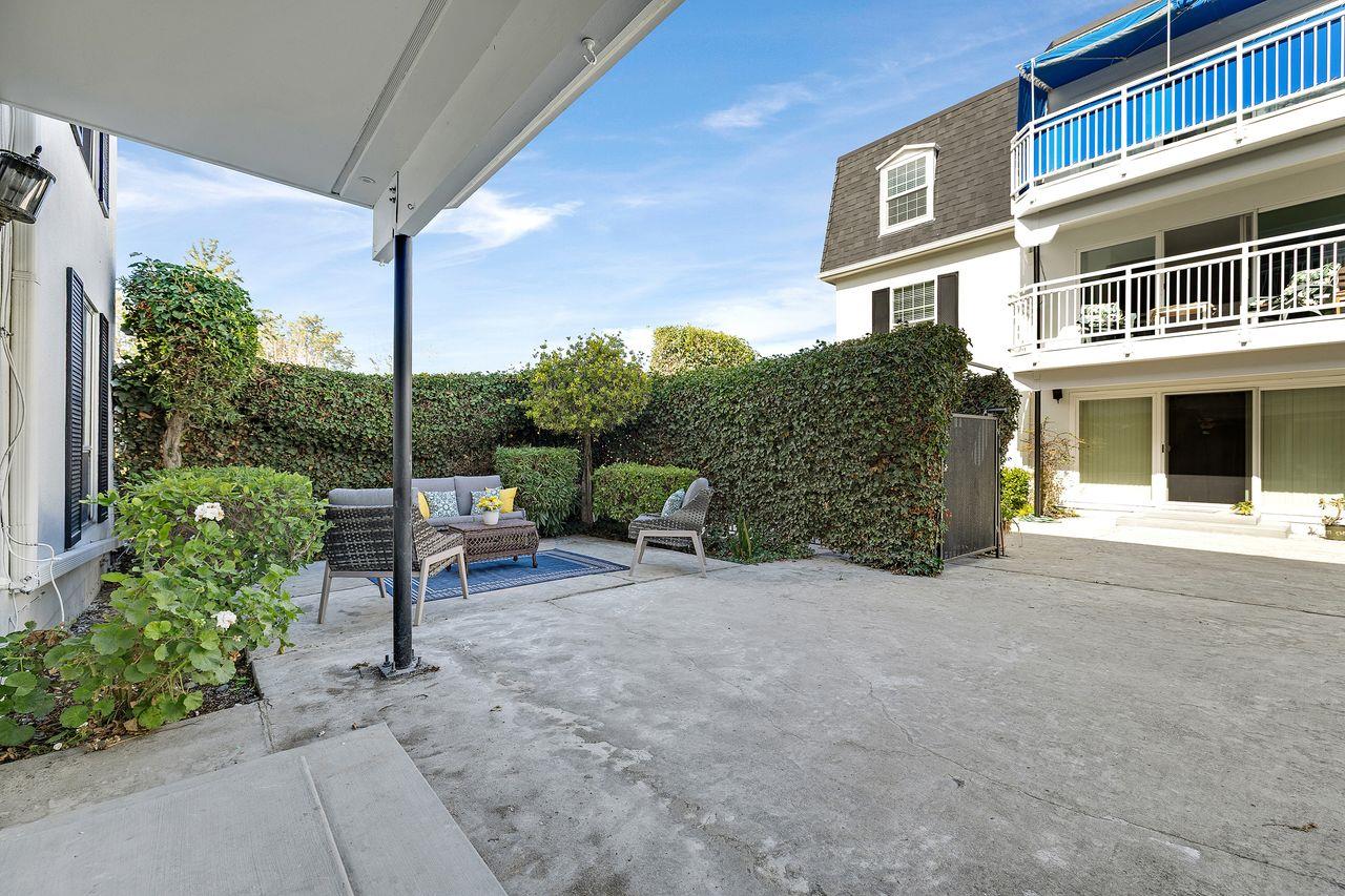 Detail Gallery Image 24 of 61 For 1945 Mount Vernon Ct #3,  Mountain View,  CA 94040 - 2 Beds | 2 Baths