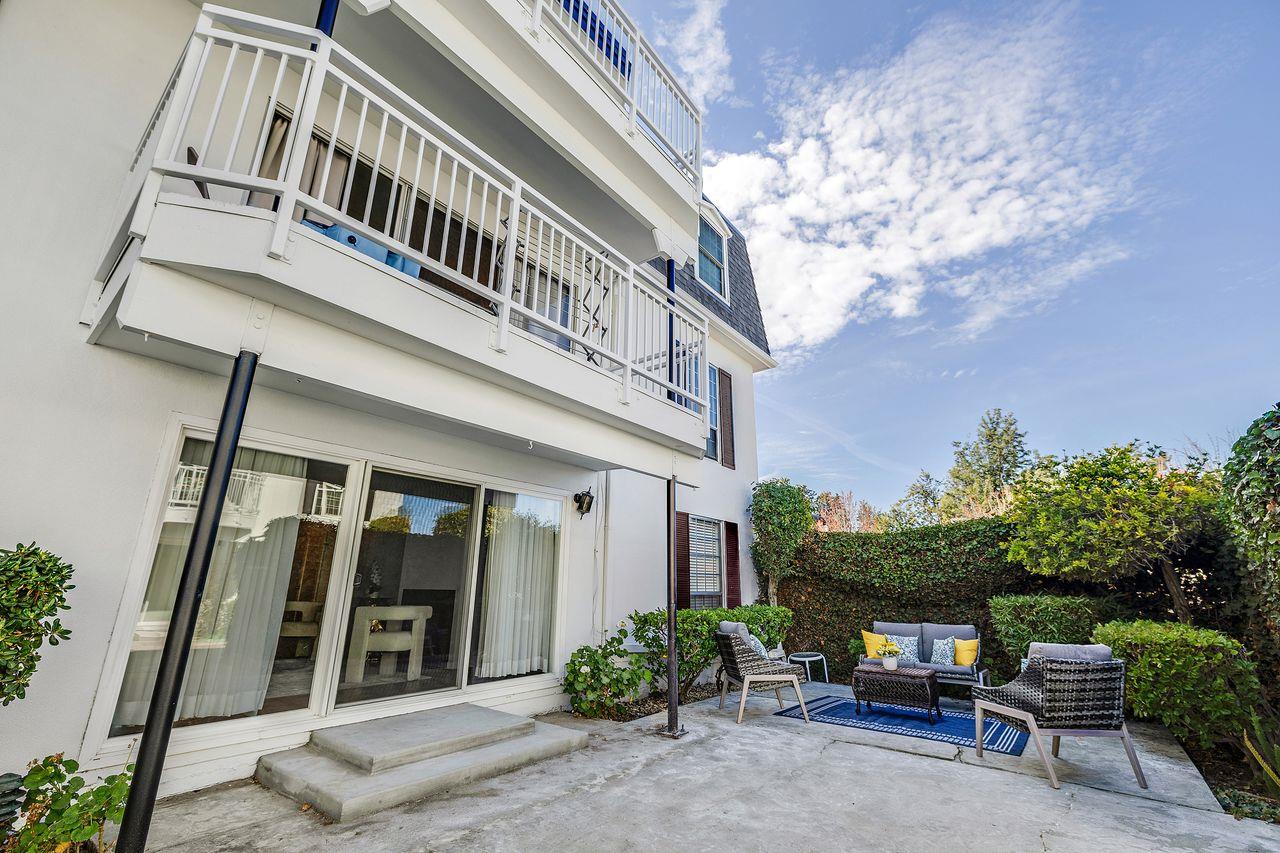 Detail Gallery Image 25 of 61 For 1945 Mount Vernon Ct #3,  Mountain View,  CA 94040 - 2 Beds | 2 Baths