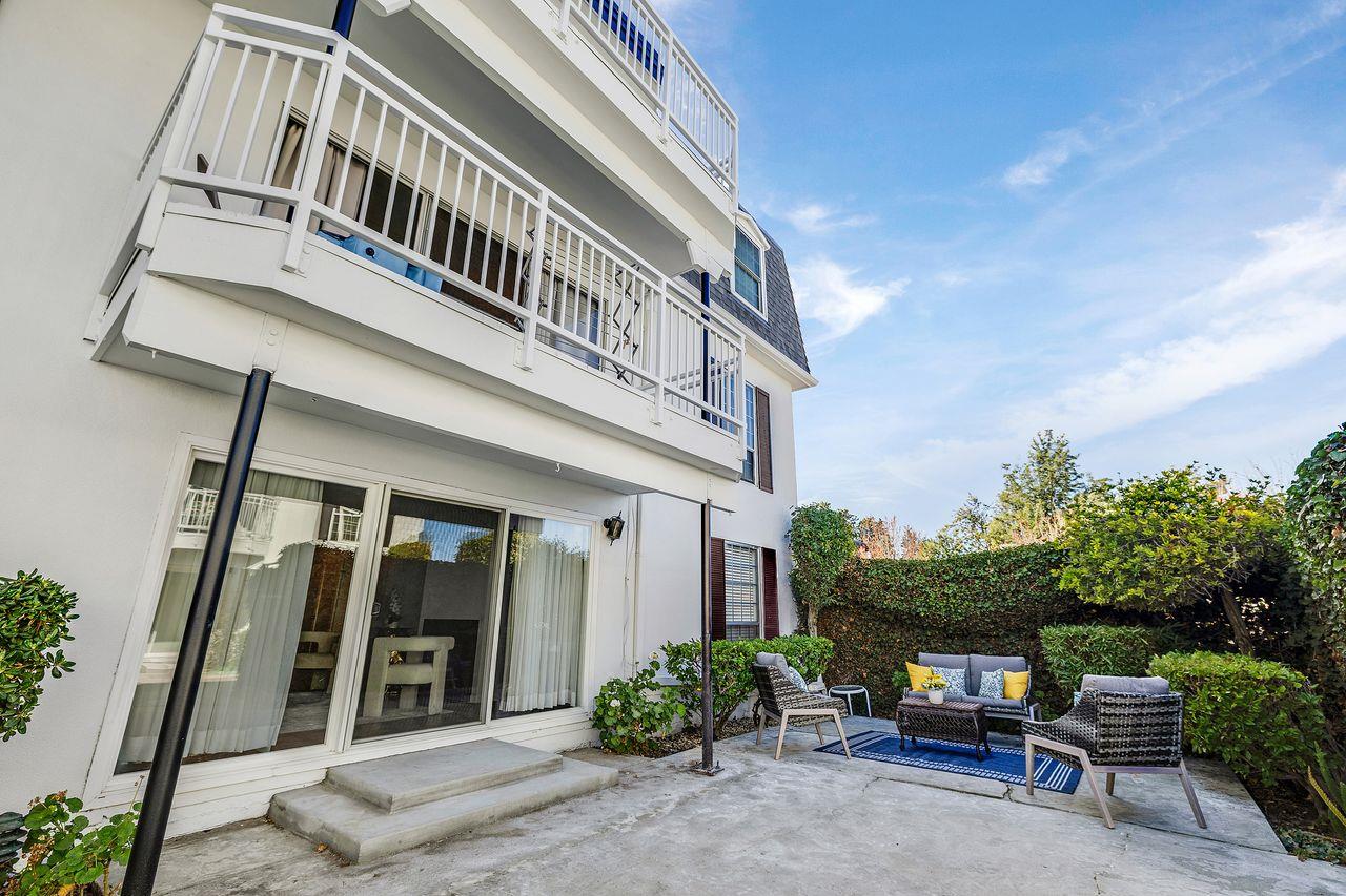 Detail Gallery Image 26 of 61 For 1945 Mount Vernon Ct #3,  Mountain View,  CA 94040 - 2 Beds | 2 Baths