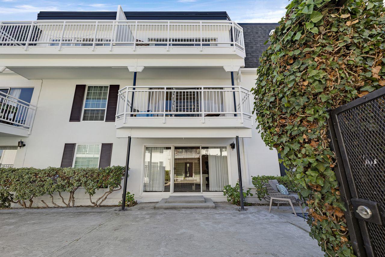 Detail Gallery Image 29 of 61 For 1945 Mount Vernon Ct #3,  Mountain View,  CA 94040 - 2 Beds | 2 Baths