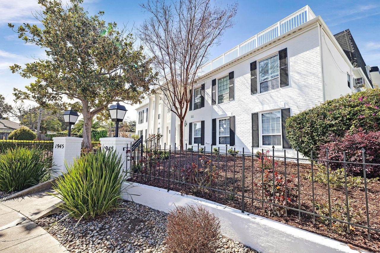 Detail Gallery Image 3 of 61 For 1945 Mount Vernon Ct #3,  Mountain View,  CA 94040 - 2 Beds | 2 Baths