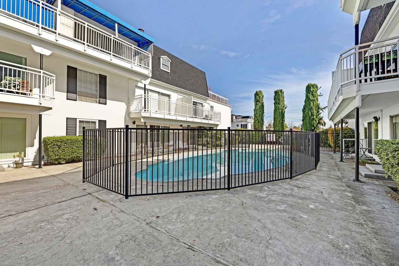 Detail Gallery Image 34 of 61 For 1945 Mount Vernon Ct #3,  Mountain View,  CA 94040 - 2 Beds | 2 Baths