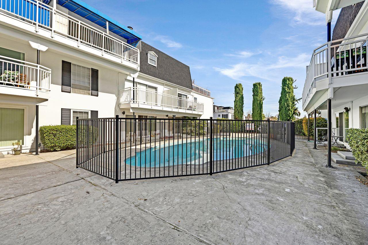 Detail Gallery Image 35 of 61 For 1945 Mount Vernon Ct #3,  Mountain View,  CA 94040 - 2 Beds | 2 Baths