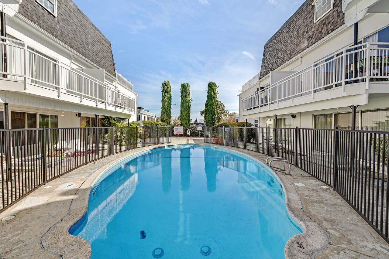 Detail Gallery Image 36 of 61 For 1945 Mount Vernon Ct #3,  Mountain View,  CA 94040 - 2 Beds | 2 Baths