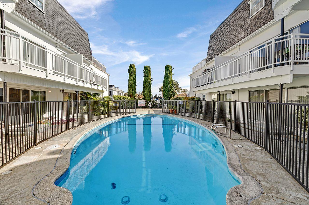 Detail Gallery Image 37 of 61 For 1945 Mount Vernon Ct #3,  Mountain View,  CA 94040 - 2 Beds | 2 Baths