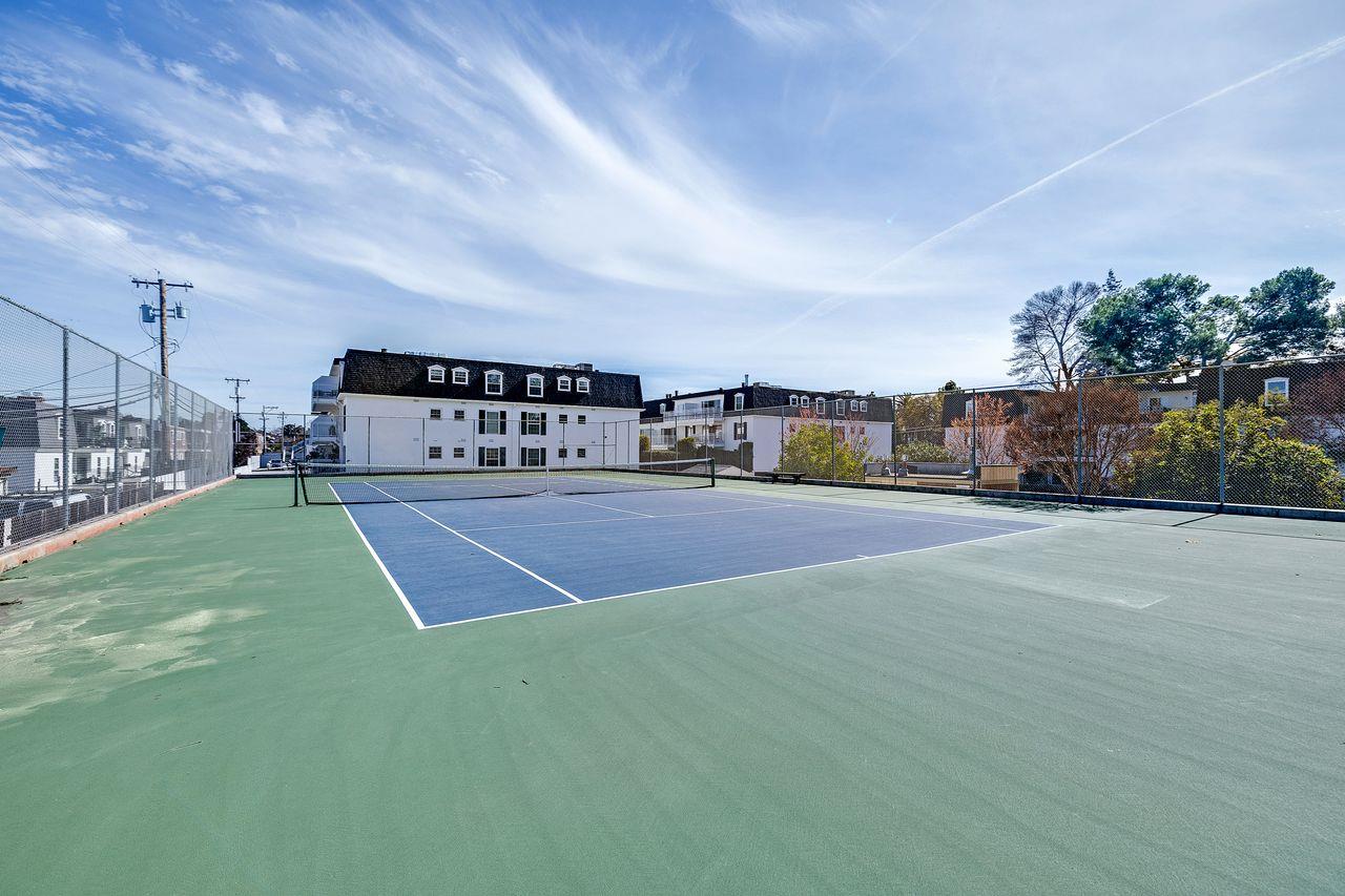 Detail Gallery Image 58 of 61 For 1945 Mount Vernon Ct #3,  Mountain View,  CA 94040 - 2 Beds | 2 Baths