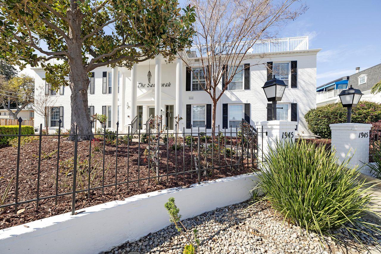 Detail Gallery Image 8 of 61 For 1945 Mount Vernon Ct #3,  Mountain View,  CA 94040 - 2 Beds | 2 Baths