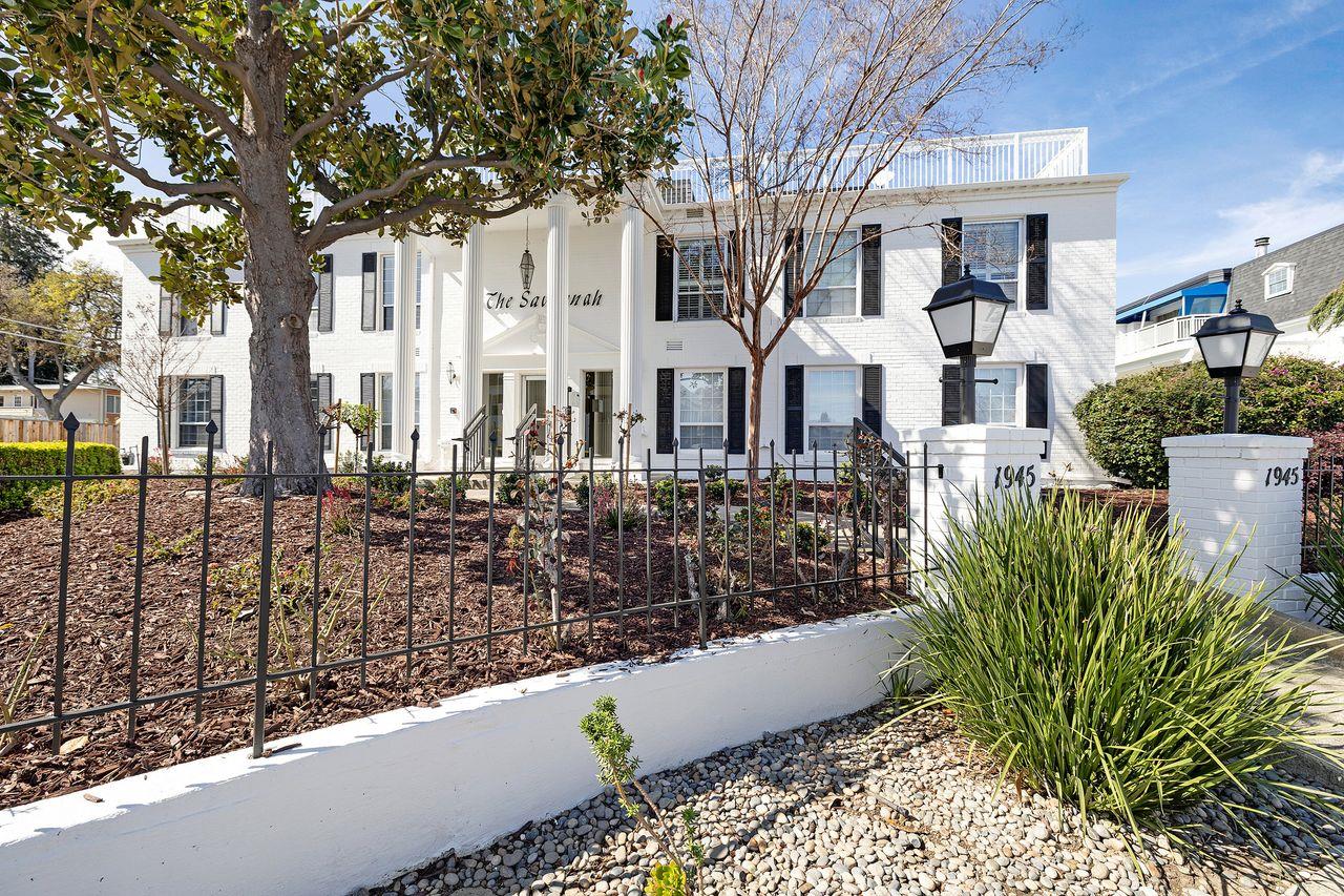 Detail Gallery Image 9 of 61 For 1945 Mount Vernon Ct #3,  Mountain View,  CA 94040 - 2 Beds | 2 Baths