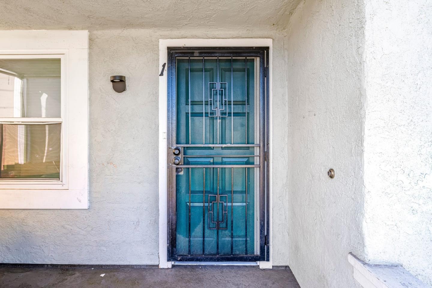 Detail Gallery Image 13 of 36 For 1365 Vine St, San Jose,  CA 95110 - 8 Beds | 3 Baths