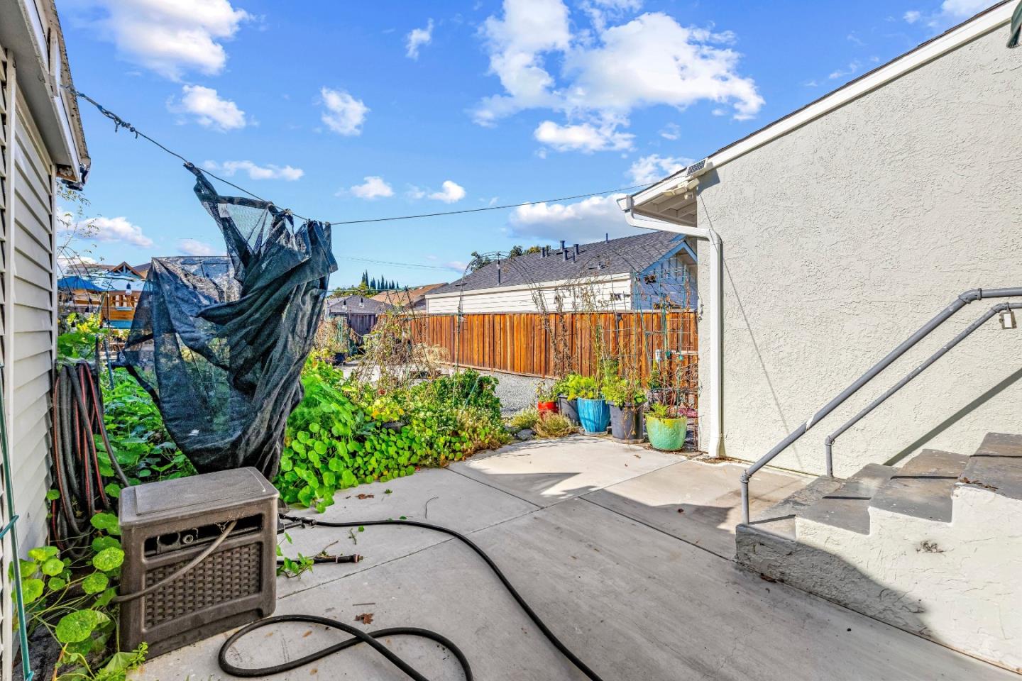 Detail Gallery Image 16 of 36 For 1365 Vine St, San Jose,  CA 95110 - 8 Beds | 3 Baths