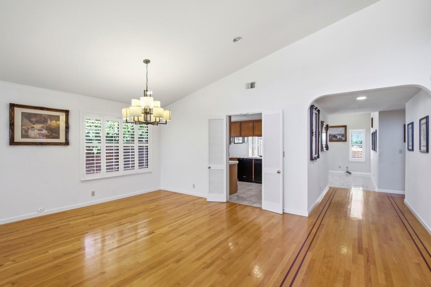 Detail Gallery Image 10 of 47 For 2836 Broken Oak Ct, San Jose,  CA 95148 - 4 Beds | 2 Baths