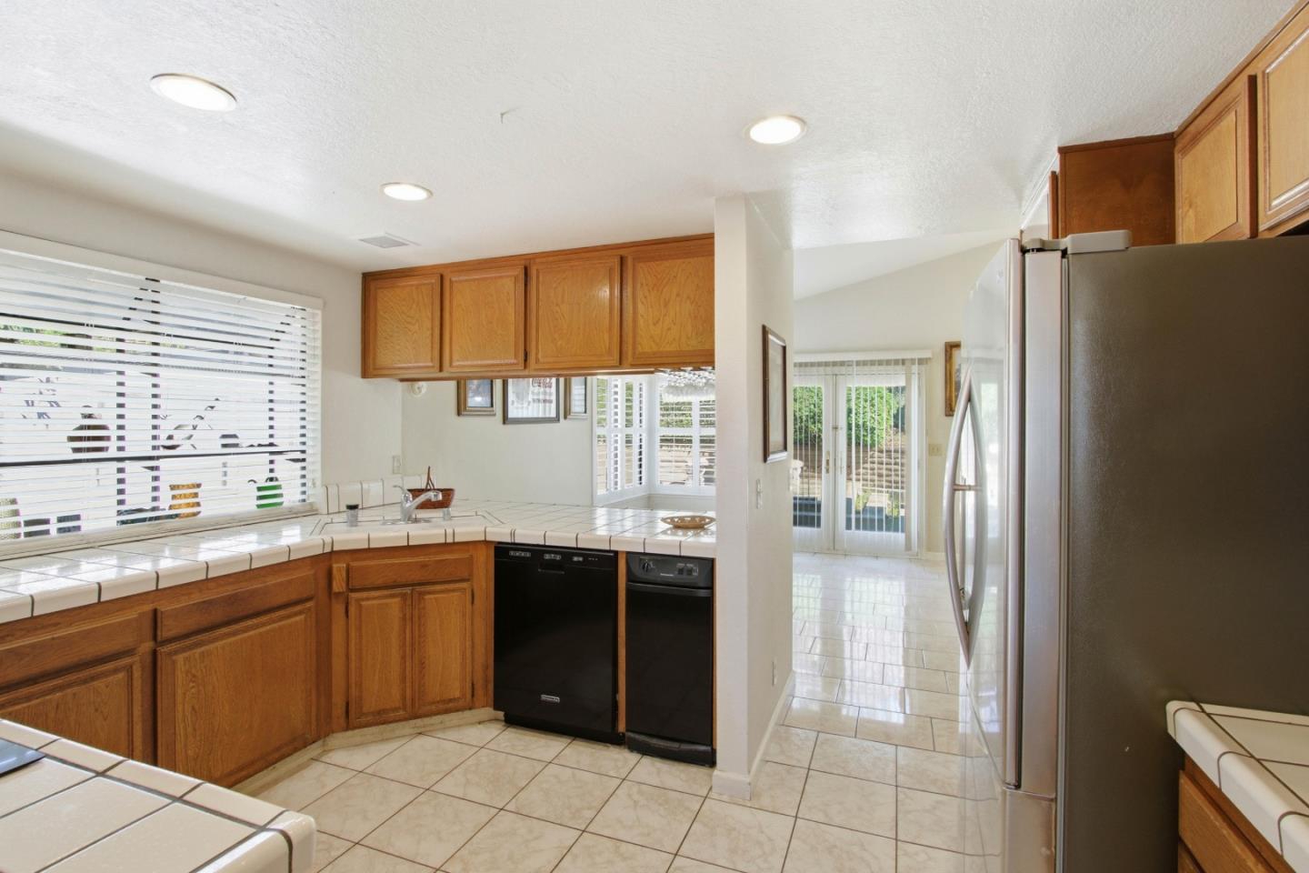 Detail Gallery Image 14 of 47 For 2836 Broken Oak Ct, San Jose,  CA 95148 - 4 Beds | 2 Baths