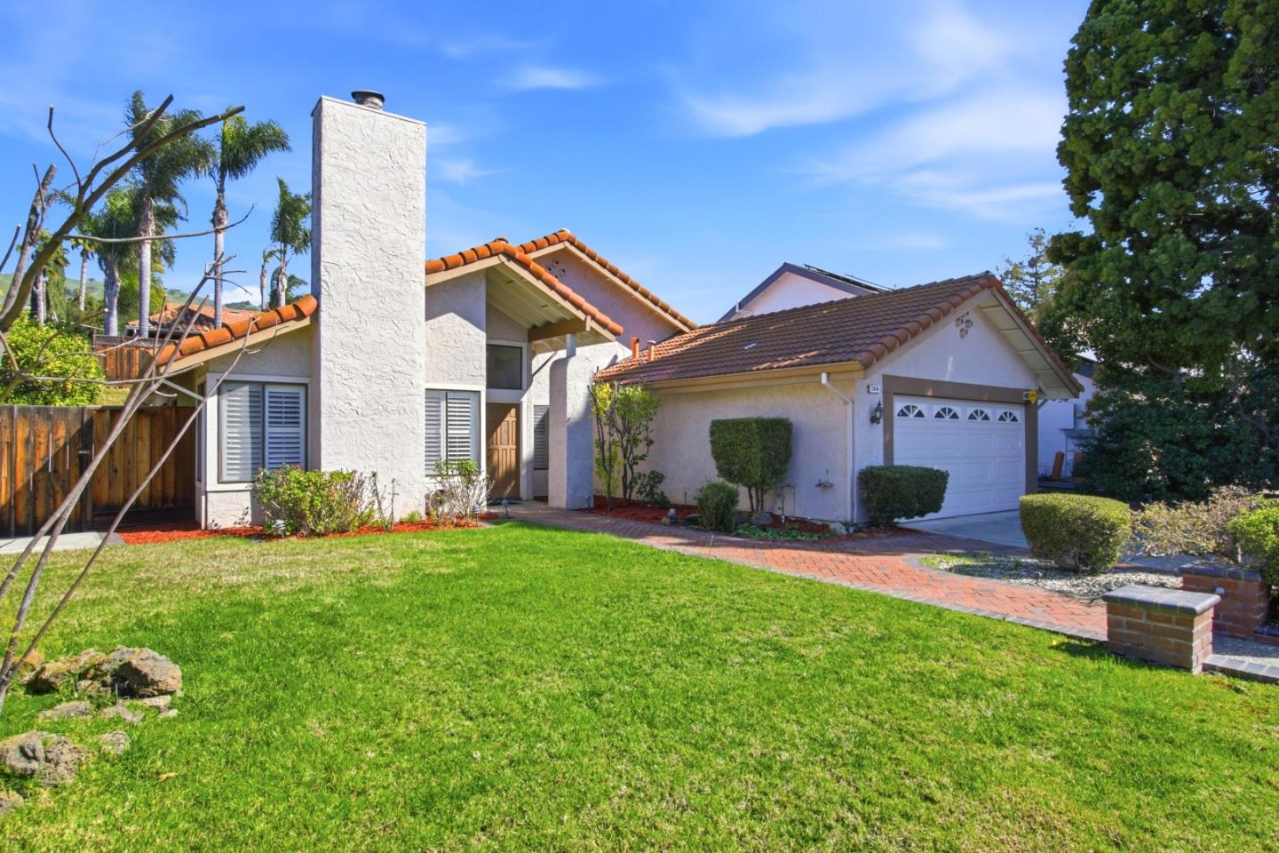 Detail Gallery Image 2 of 47 For 2836 Broken Oak Ct, San Jose,  CA 95148 - 4 Beds | 2 Baths