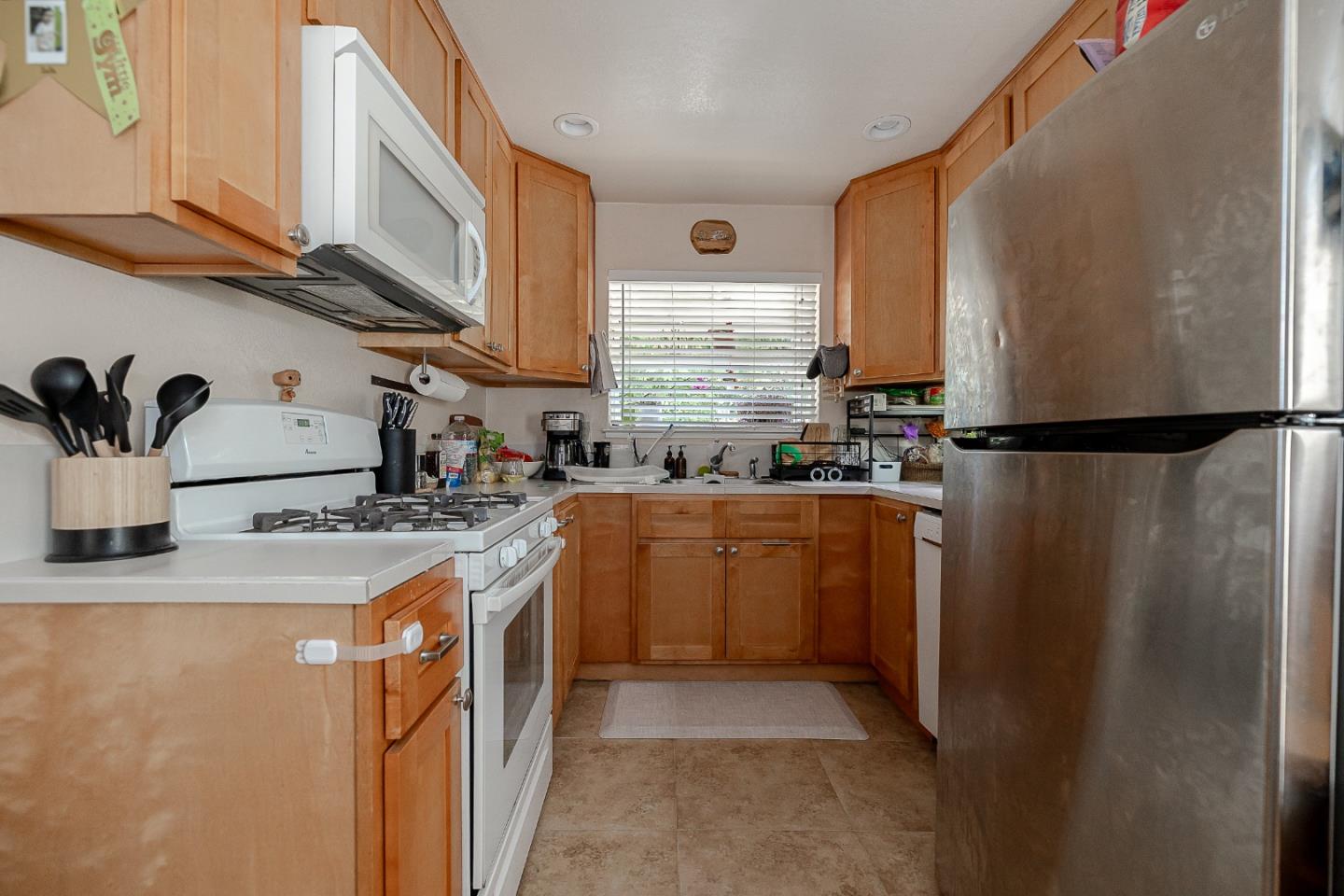 Detail Gallery Image 13 of 19 For 1423 &1425 Essex Way, San Jose,  CA 95117 - – Beds | – Baths