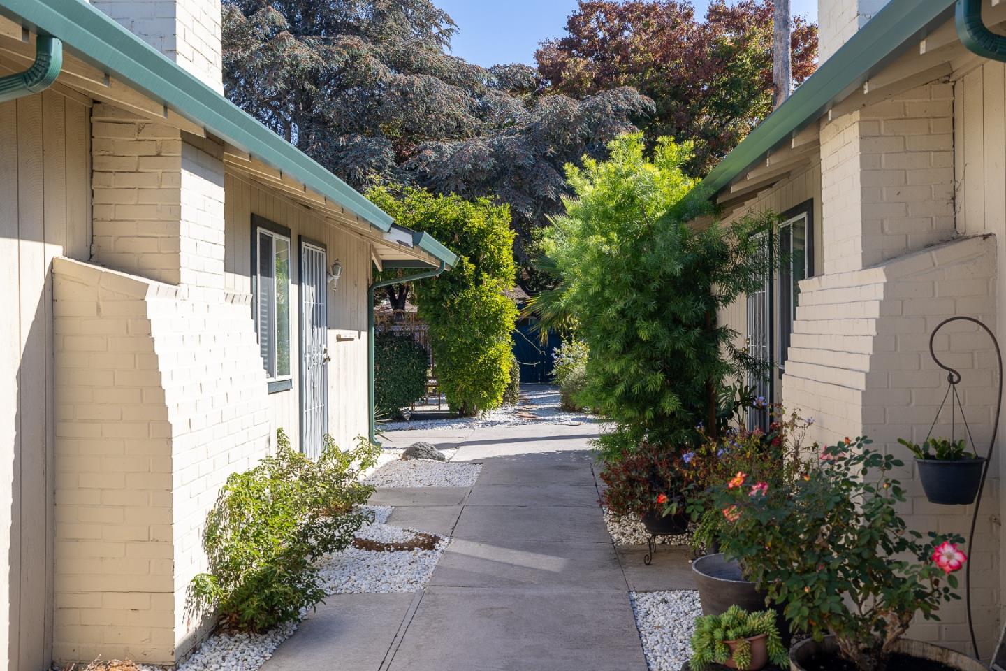 Detail Gallery Image 9 of 19 For 1423 &1425 Essex Way, San Jose,  CA 95117 - – Beds | – Baths