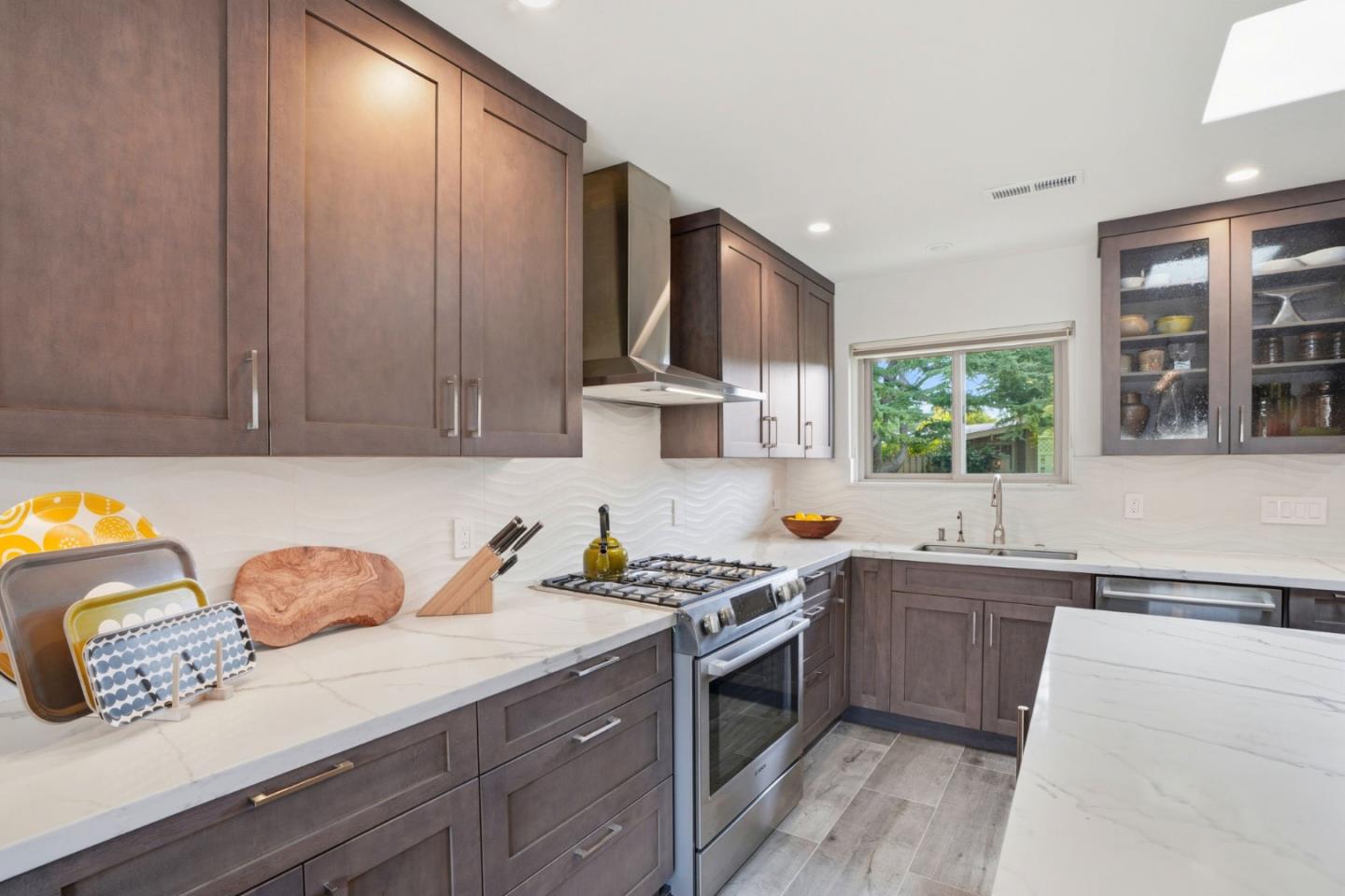 Detail Gallery Image 14 of 32 For 207 Hacienda Carmel, Carmel,  CA 93923 - 2 Beds | 2 Baths