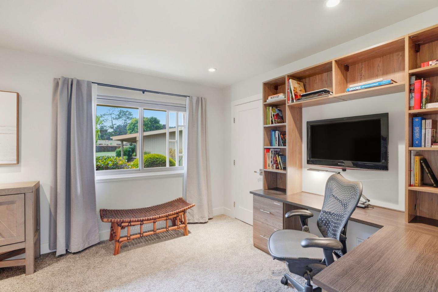 Detail Gallery Image 16 of 32 For 207 Hacienda Carmel, Carmel,  CA 93923 - 2 Beds | 2 Baths