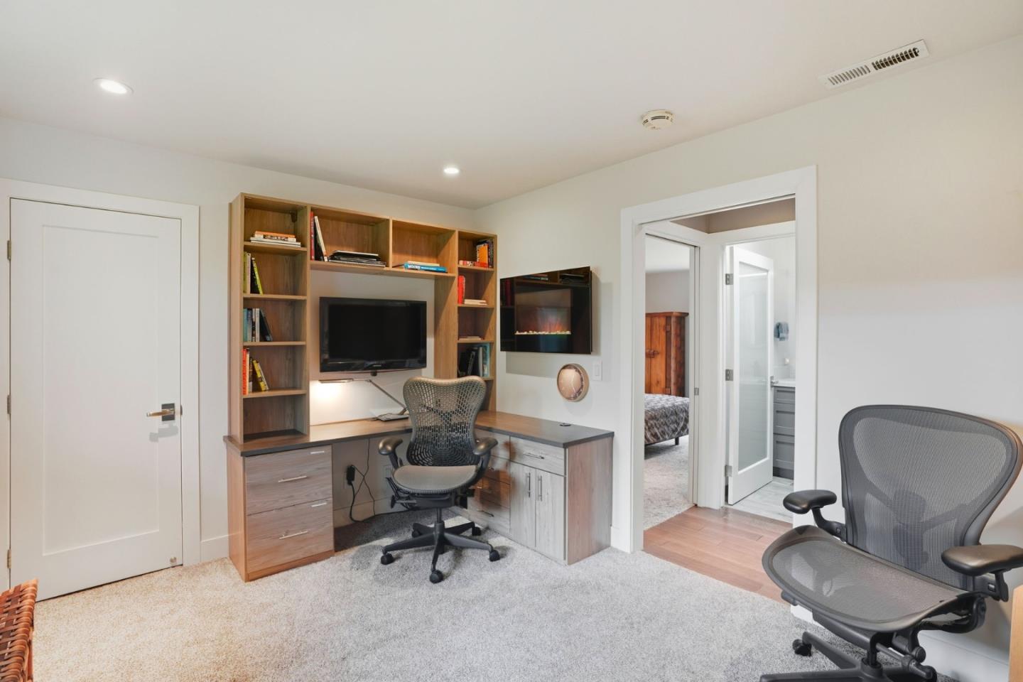 Detail Gallery Image 18 of 32 For 207 Hacienda Carmel, Carmel,  CA 93923 - 2 Beds | 2 Baths