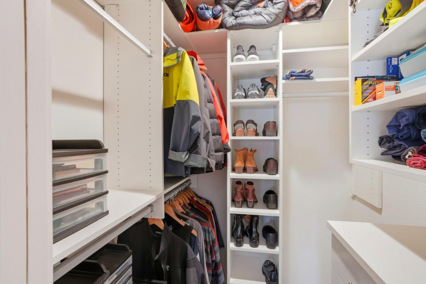 Detail Gallery Image 21 of 32 For 207 Hacienda Carmel, Carmel,  CA 93923 - 2 Beds | 2 Baths