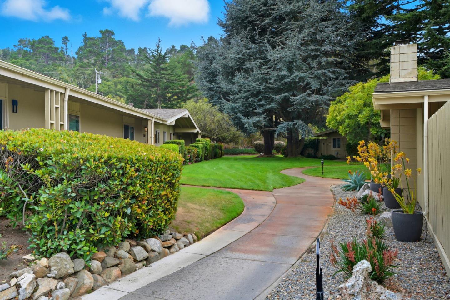 Detail Gallery Image 3 of 32 For 207 Hacienda Carmel, Carmel,  CA 93923 - 2 Beds | 2 Baths
