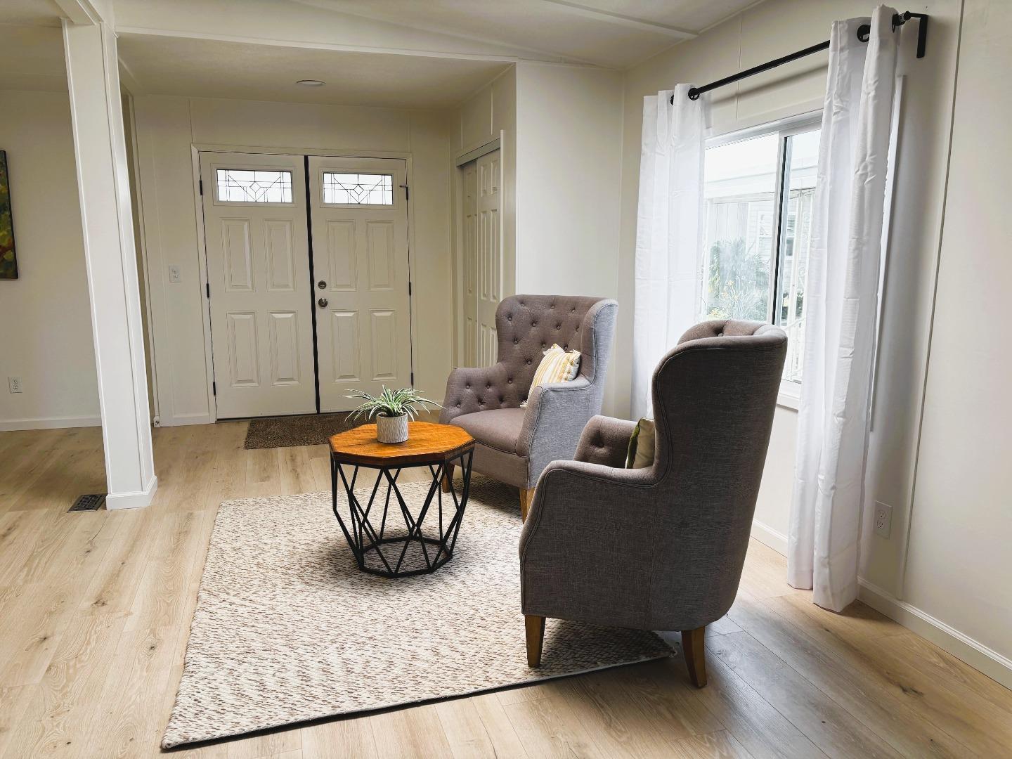 Detail Gallery Image 10 of 34 For 128 Chateau La Salle Dr #128,  San Jose,  CA 95111 - 3 Beds | 2 Baths