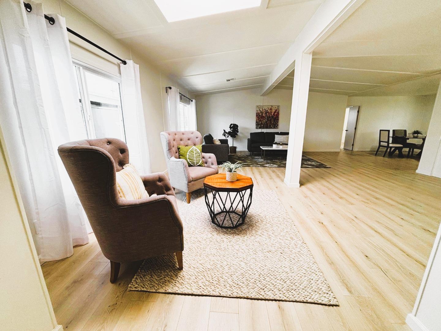 Detail Gallery Image 14 of 34 For 128 Chateau La Salle Dr #128,  San Jose,  CA 95111 - 3 Beds | 2 Baths