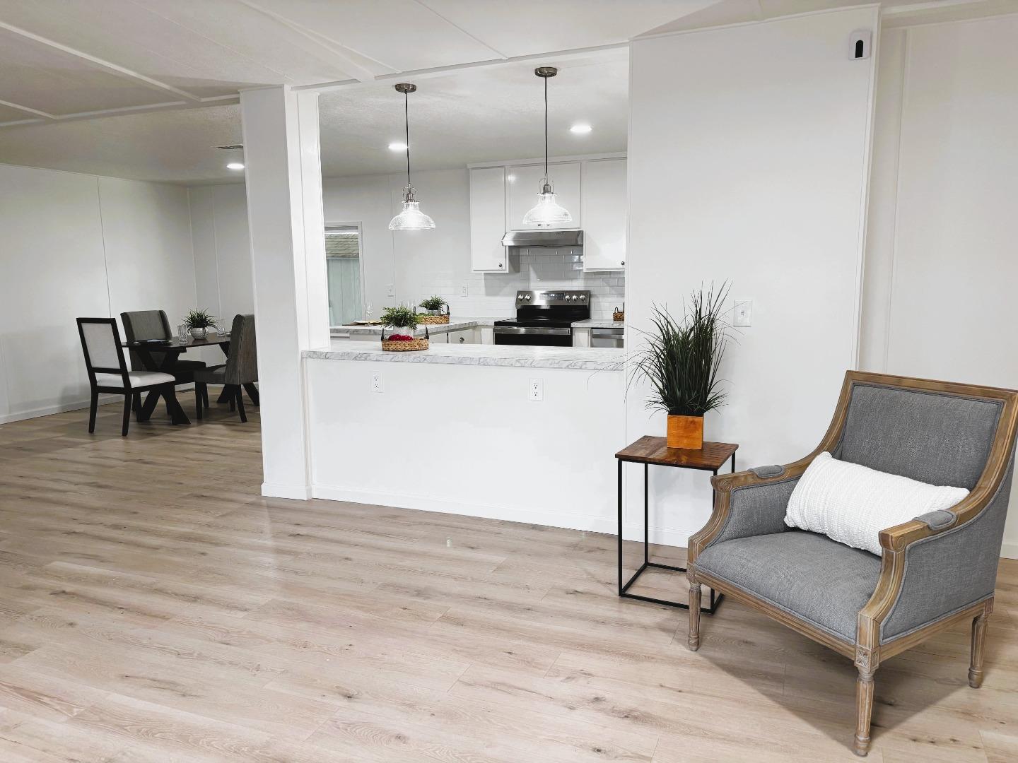 Detail Gallery Image 7 of 34 For 128 Chateau La Salle Dr #128,  San Jose,  CA 95111 - 3 Beds | 2 Baths