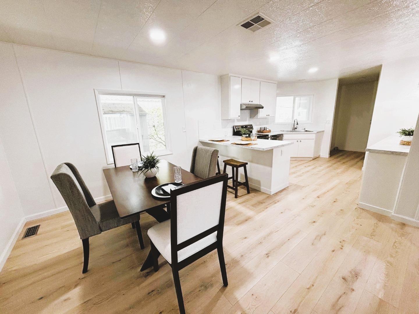 Detail Gallery Image 8 of 34 For 128 Chateau La Salle Dr #128,  San Jose,  CA 95111 - 3 Beds | 2 Baths