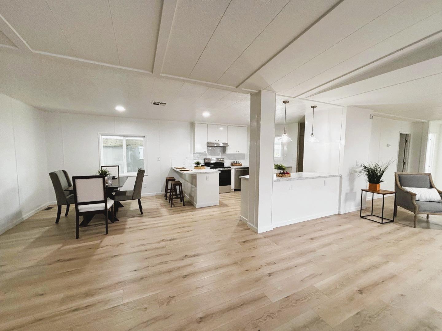 Detail Gallery Image 9 of 34 For 128 Chateau La Salle Dr #128,  San Jose,  CA 95111 - 3 Beds | 2 Baths