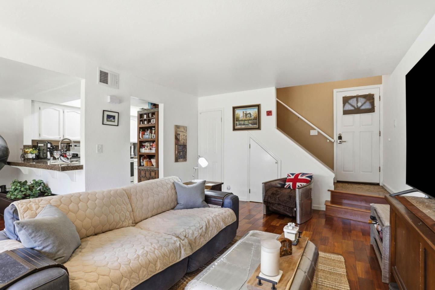 Detail Gallery Image 11 of 41 For 4967 Cherry Ave, San Jose,  CA 95118 - 3 Beds | 2/1 Baths