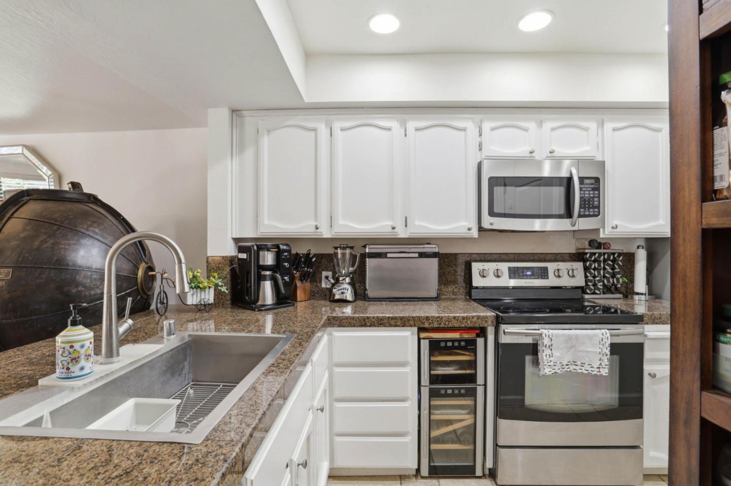 Detail Gallery Image 13 of 41 For 4967 Cherry Ave, San Jose,  CA 95118 - 3 Beds | 2/1 Baths