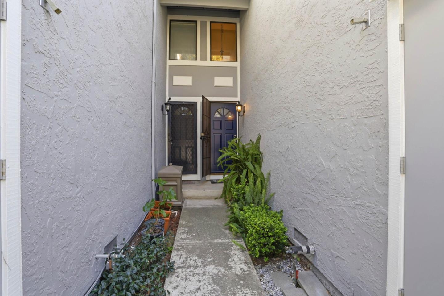 Detail Gallery Image 5 of 41 For 4967 Cherry Ave, San Jose,  CA 95118 - 3 Beds | 2/1 Baths