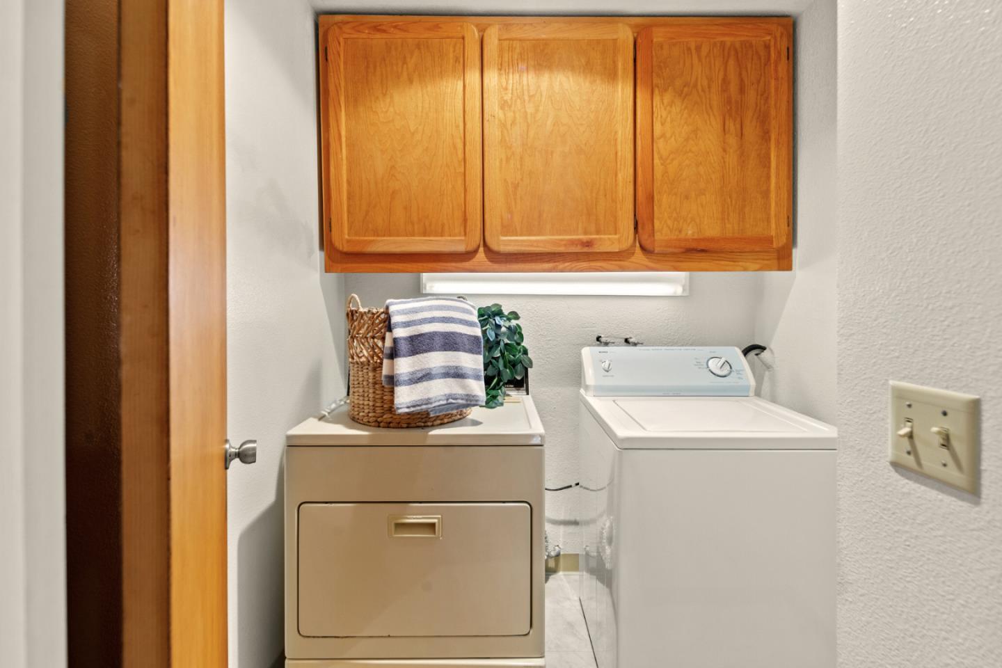 Detail Gallery Image 12 of 12 For 461 Dela Vina Ave #209,  Monterey,  CA 93940 - 2 Beds | 1 Baths