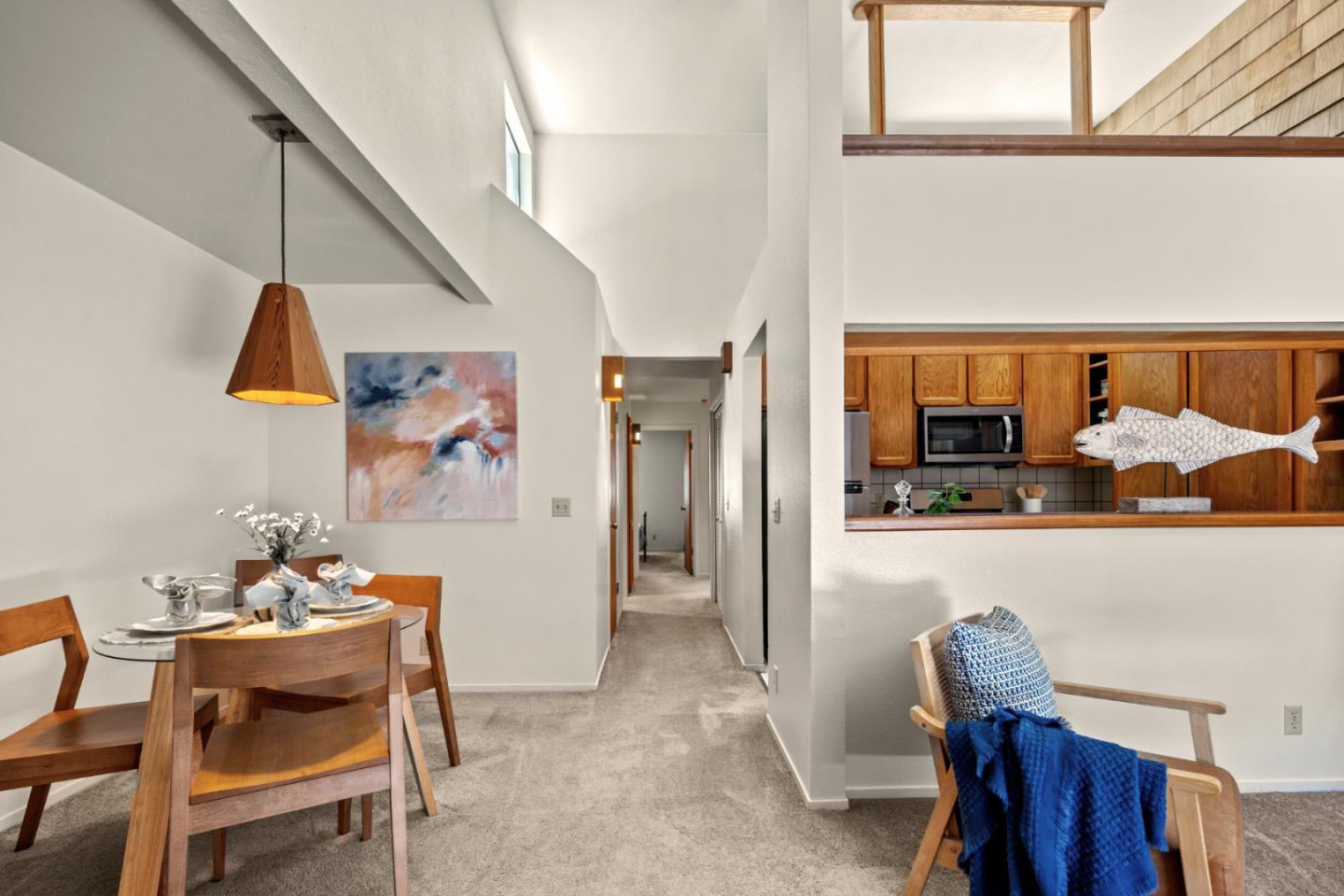 Detail Gallery Image 4 of 12 For 461 Dela Vina Ave #209,  Monterey,  CA 93940 - 2 Beds | 1 Baths